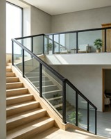 Modernes Aluminium-Glas-Geländersystem für Treppen und Balkone mit Wasserbeständigen Aluminiumpfosten