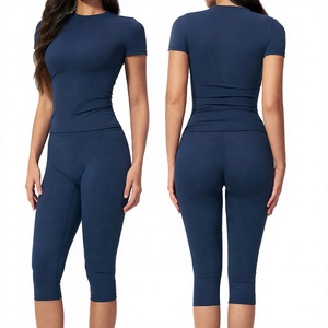 Ensemble de yoga 2 pièces pour femme, haut à manches courtes et pantalon taille haute mi-mollet, en Spandex et Polyester, col rond - Product Image 1