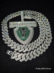 Collar de moissanita de Plata de Ley 925 personalizado, colgante chapado en oro de 18 quilates con joyería de hip hop de lujo VVS para hombres y mujeres - Product Image 2