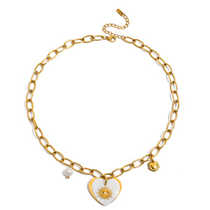 Collar con Colgante de Corazón, Chapado en Oro de 18K, Perla de Agua Dulce con Diamantes Blancos, Colgantes Temáticos para Uso Diario - Product Image 5