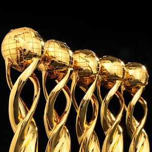 ถ้วยรางวัลเรซิ่นขนาดใหญ่แบบกำหนดเองได้ พร้อมฐานโลหะสร้างสรรค์ ถ้วยรางวัลคริสตัลใหม่สำหรับงานผลิตรางวัล แกะสลักบนกระจกพิมพ์ลายด้วยแสงยูวี - Product Image 2