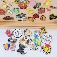 Pins de esmalte suave personalizados con dibujos animados, insignias metálicas con purpurina, fabricante de logotipos, impresión tipográfica, chapado, estilo animal, anime lindo, duro, bajo MOQ
