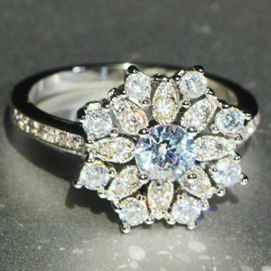 Anello a Fiocco di Neve, Gioiello Minimalista per Donne, Stile Unico per Dito Indice - Product Image 6