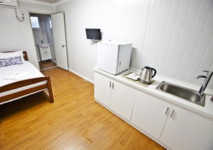 Maison conteneur préfabriquée de 20 pieds à 1 chambre, unité d'hôtel préfabriquée, structure en acier certifiée CE pour camp minier et projet touristique - Product Image 5