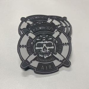 Parche de PVC suave 3D personalizado con logotipo, noctilucente, en blanco, con decoración de encaje, termoadhesivo para ropa con prensa de calor - Product Image 1