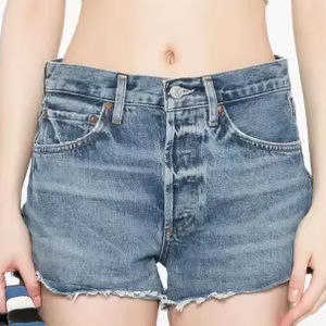 شورت جينز نسائي غير رسمي بخصر عالٍ ، تصميم ممزّق بقصة مستقيمة ، دينم مقاوم للماء مثير بمقاس مخصص مغسول - Product Image 5