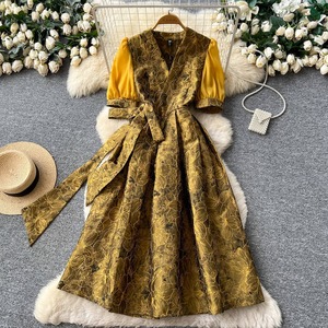 Robe Jacquard pour femme de bureau, de qualité supérieure, élégante, à manches lanternes, col en V, taille cintrée - Product Image 4