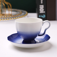 Ensemble de tasses à café en porcelaine fine de style britannique avec soucoupes, idéal pour le café, le thé de l'après-midi, l'espresso, et parfait pour la maison, en coffret cadeau promotionnel.