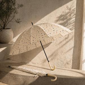 Parapluie manuel long à manche en J en bois, imprimé petit cœur, avec logo personnalisé OEM, pour femme, cadeau, vente en gros - Product Image 1