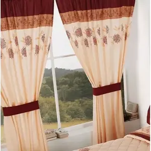 Juego de Edredón King Size Ruby de 7 Piezas con Bordado Floral, Estilo Clásico, para Todas las Temporadas - Product Image 4