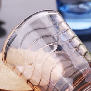 Bicchierini da <span class=keywords><strong>Shot</strong></span> Personalizzati da 50 ml (2 oz) in Vetro Colorato a Spruzzo per Tequila e Vodka – Idea Regalo Souvenir - Product Image 2