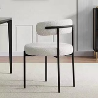 Chaise de salle à manger en velours bouclé - Moderne, dossier incurvé blanc, rembourrée avec pieds en métal noir