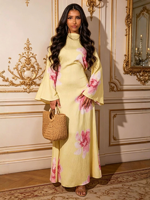 Abaya décontractée légère à col montant, imprimé floral large et texturé, manches évasées, coupe ample, longueur complète, robe modeste pour le quotidien et la famille