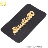 Fabricant d'étiquettes en cuir fait rectangle lettre or patchs logo privé couture pu étiquettes pour sacs et vêtements