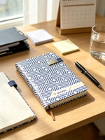 Großhandel Retro Rhombus-Linien-Gitter-Druck Tagebuch mit individuellem Firmenlogo, elastischem Band, Büro-Schreibnotizbuch als Souvenir-Geschenk