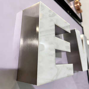 Nouvelle Bande Lumineuse LED Personnalisée Modèle 2026 avec <span class=keywords><strong>Fixation</strong></span> par Vis pour Panneaux Commerciaux Extérieurs RGB Personnalisés - Product Image 5