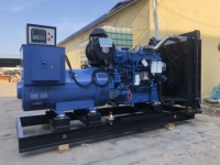 Yuchai YC6MJ660-D30 450KW 550KVA Dieselgenerator mit Autostart, 1500/1800 U/min, Bürstenloser Generator, Hochgeschwindigkeits-Schalldämpfungsgehäuse