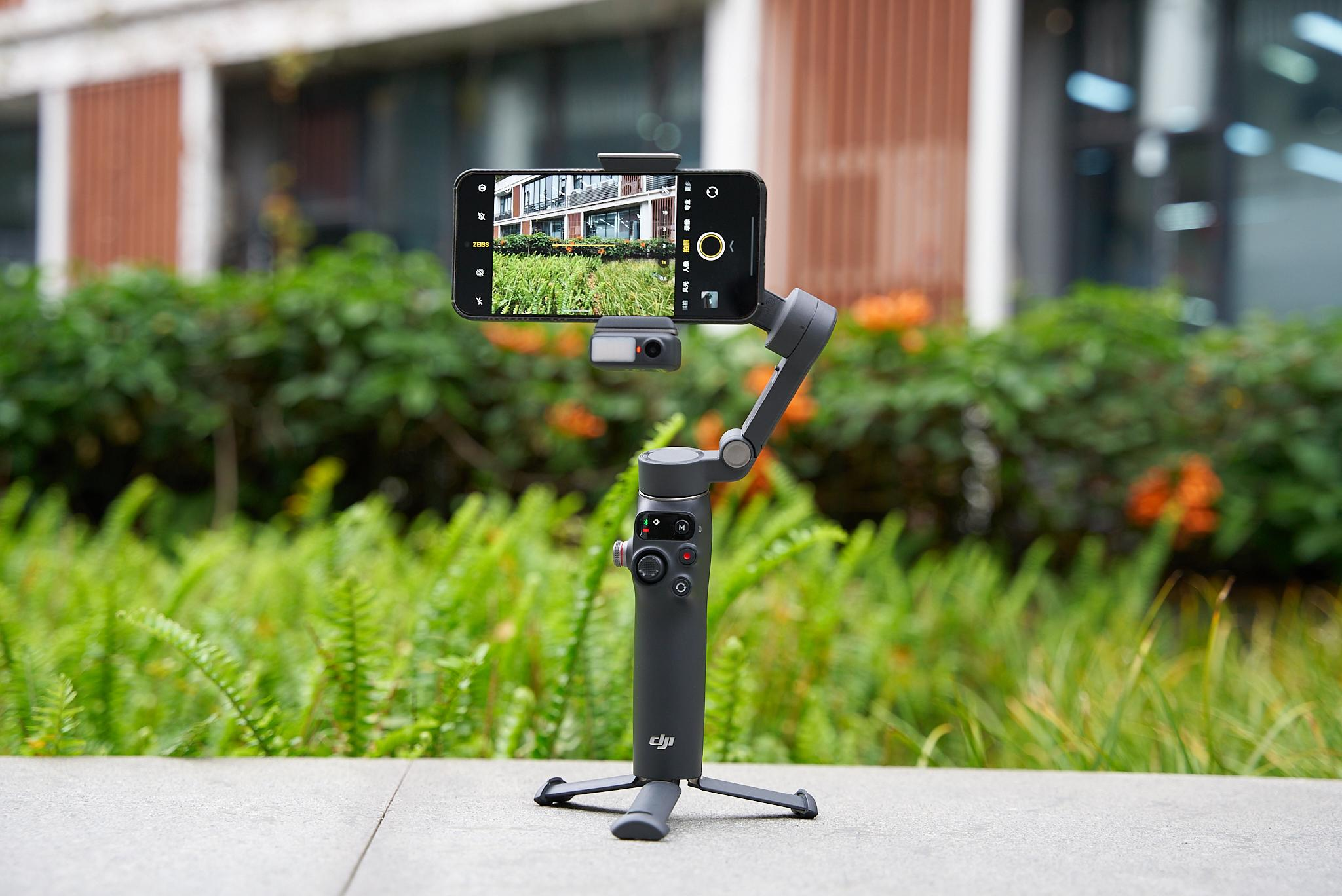 Hot Selling Osmo Mobile 7 / Mobile 7P Robust 3-Axis Gimbal Stabilization 10 Hour Battery Life & Phone Charging for OM 7 / OM 6