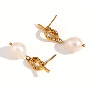 Boucles d'oreilles clous en acier inoxydable plaqué or 18 carats, motif nœud, bijoux personnalisés tendance pour femmes, articles de luxe de la mode - Product Image 1