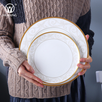 Assiette à dîner en porcelaine blanche en porcelaine de chine, ensemble de Table à dîner de luxe au Design Royal avec bordure dorée