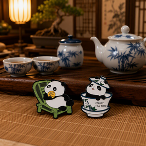 Lot de 2 épingles en émail mignonnes motif panda, design chaise en bambou et tasse à thé, broche culture chinoise, cadeau pour les amateurs de panda et de thé, vente en gros - Product Image 4