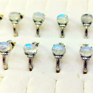 ขายส่งธรรมชาติเรียบเสน่ห์พลอยรูปไข่สีฟ้ามูนสโตนกุหลาบทอง925แหวนเงิน - Product Image 1