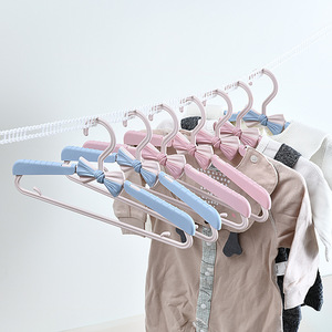Organisateur de garde-robe de chambre d'enfants, placard en forme d'arc, cintres en plastique pour vêtements d'enfants - Product Image 1