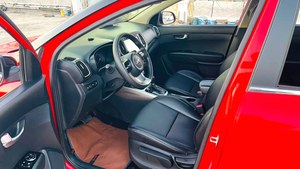 SUV compact d'occasion : Kia KX3 2015, 1.6L, 2 roues motrices, finition DLX, style accrocheur, faible consommation, <span class=keywords><strong>voiture</strong></span> idéale pour les aventures en ville - Product Image 3