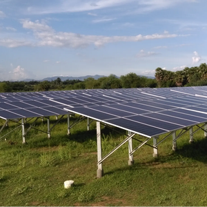 Maßgeschneidertes Design für 1MW 2MW Projekt Verzinkte Stahl-Solarpanel-Bodenhalterung - Product Image 2