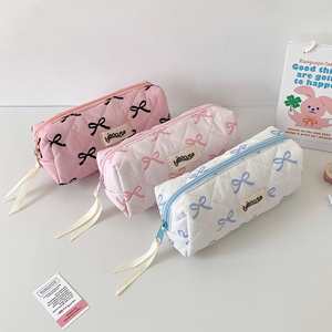 กระเป๋าใส่เครื่องสำอางแบบมีซิปสีขาว ความจุเยอะ ลายโบว์น่ารัก ของขวัญสุดเพอร์เฟคสำหรับนักเรียน พร้อมช่องใส่ปากกาสีชมพู - Product Image 6