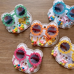 Nouvel Arrivage Cadeau Enfant : Lunettes de Soleil Motif <span class=keywords><strong>Fleur</strong></span> de Marguerite et Élastique à <span class=keywords><strong>Cheveux</strong></span> en Résine BB Pin - Product Image 2