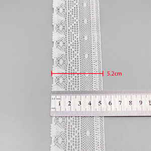 Passamaneria in pizzo all'uncinetto vintage larga 5,2 cm, motivo floreale traforato, per bordi di abiti da sposa e camicette - Product Image 2