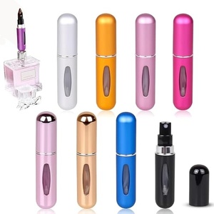 Botella de Perfume con Tapa Dorada, Cuerpo de Aluminio y Herramienta de Prensado, Diseño Metálico Elegante - Product Image 1
