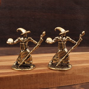 Figura de mago de latón, adorno de escritorio en miniatura, estatua de juguete coleccionable, decoración unisex - Product Image 1