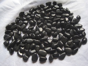 Pierre de galet naturelle noire polie, taille 1-2 2-3 3-5 cm, pierre de pavé noire hautement polie, galet de rivière pour la décoration de jardin - Product Image 3