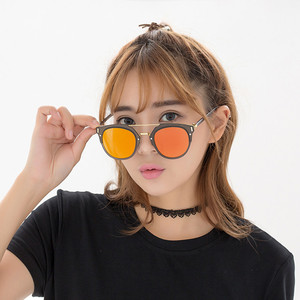 Gafas de sol de estilo europeo para mujer, con lentes de PC UV400, montura completa, coloridas, a la moda, con diseño de tachuelas, para deportes al aire libre. - Product Image 4