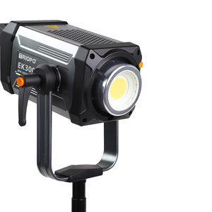 Luce LED Triopo per Fotografia, Illuminazione Bianca da 300 Watt, Luce da Studio Video 5600k per Prodotti, Ritratti e Streaming <span class=keywords><strong>Live</strong></span> - Product Image 6