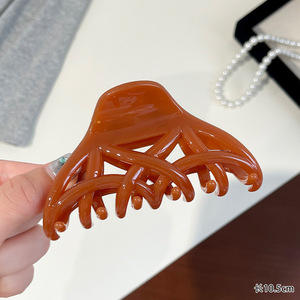 Nuevo Clip para el Cabello Moderno con Forma de Cruz Geométrica Hueca, Color Jelly Transparente, Agarre Grande Antideslizante, Adorno para el Cabello de Plástico Minimalista - Product Image 3