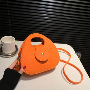 Bolso de mano elegante de color sólido para mujer, nuevo modelo de invierno, con cremallera, informal, con forro de poliéster. - Product Image 6