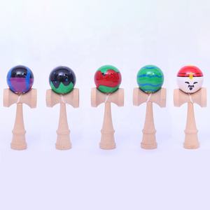Kendama kendama kpop ของเล่นไม้พรีเมี่ยมแบบมืออาชีพด้ามจับเหนียว18ซม. ลูกบอลสีสันสดใสออกแบบได้ตามต้องการ - Product Image 1