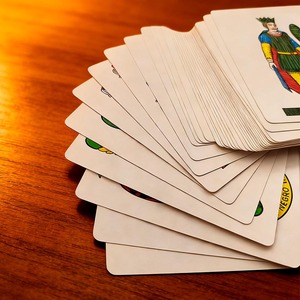 Cartes à jouer personnalisées en feuille d'argent, boîte noire <span class=keywords><strong>de</strong></span> luxe, <span class=keywords><strong>jeu</strong></span> <span class=keywords><strong>de</strong></span> cartes <span class=keywords><strong>de</strong></span> poker imprimé sur mesure style art médiéval pour collectionneurs et cadeaux - Product Image 2