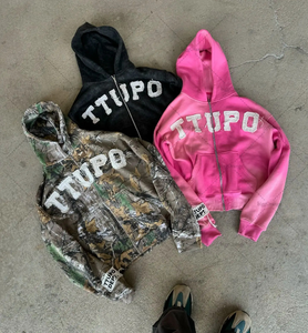 Sweat à capuche streetwear hip-hop tendance pour homme, style vintage avec broderie de patchs et camouflage, personnalisable avec logo - Product Image 1