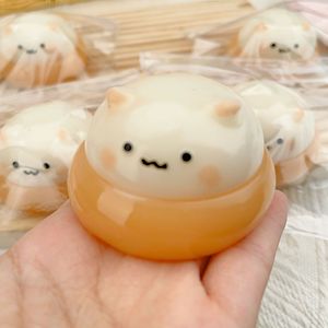 Nouveau jouet anti-stress en TPR en forme de petit hamster couleur marron de 7,5 cm, adorable cadeau pour enfants et adultes, portable pour se détendre pendant des années - Product Image 4