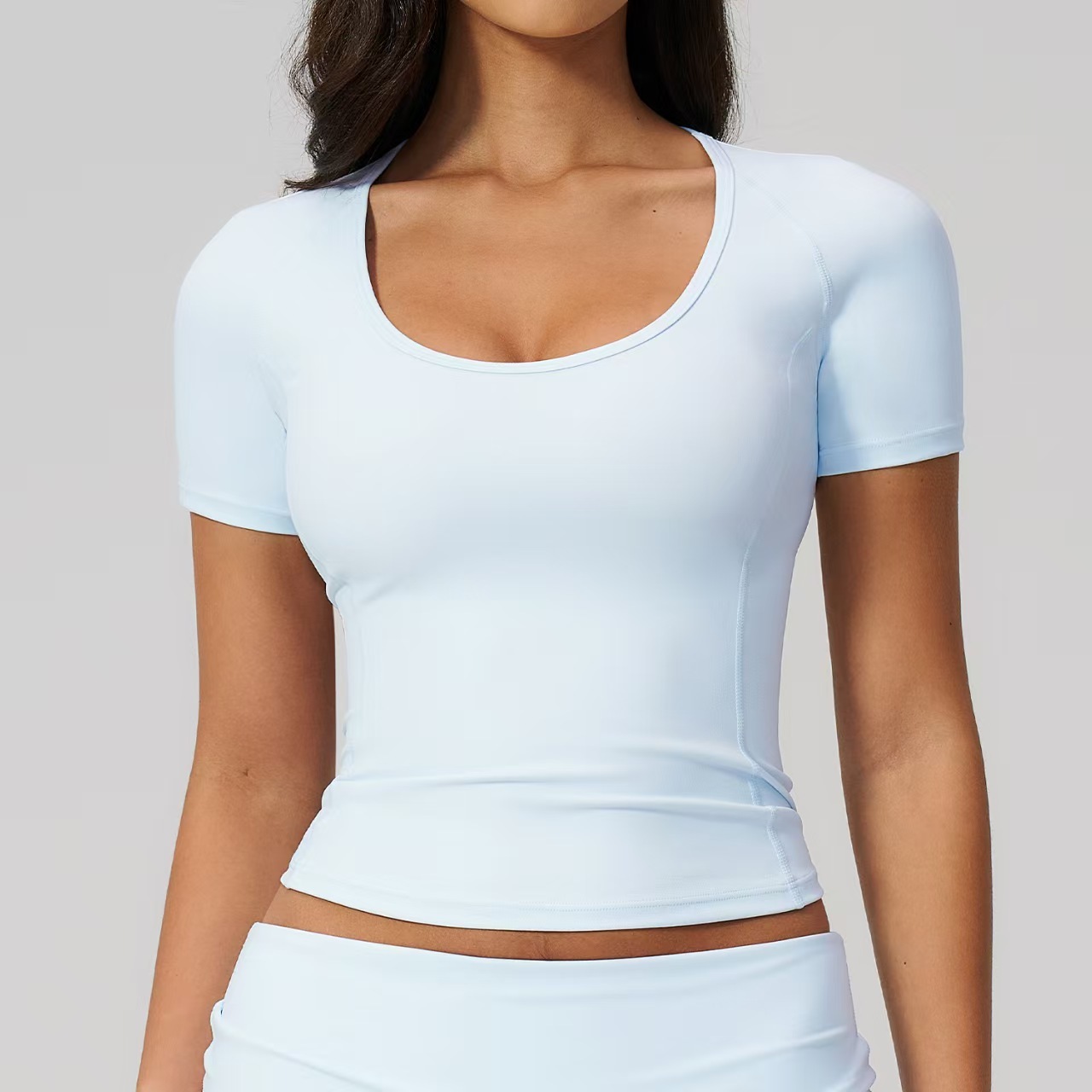 Brushed Soft Scoop Neck Workout T-Shirt, Fitted Structured Short Sleeve Yoga Top with Extended Hem for Women