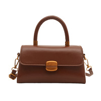 Sac carré mini rétro en cuir huilé texturé, élégant, avec fermoir métallique, portable, à porter à la main ou en bandoulière, pour le quotidien