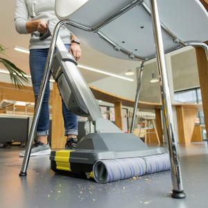 Machine de nettoyage compacte intelligente BR 30/1 C Bp Pack Karcher, nettoyeur-sécheur sans fil léger pour bureaux, hôtels, espaces médicaux - Product Image 2