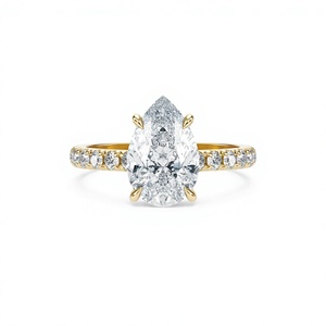 Anillo de Compromiso con Diamante Cultivado en Laboratorio de Corte Pera de 3CT, Oro Amarillo de 14K, Banda Pavé, Joyería Nupcial Personalizada, Venta al Por Mayor - Product Image 4