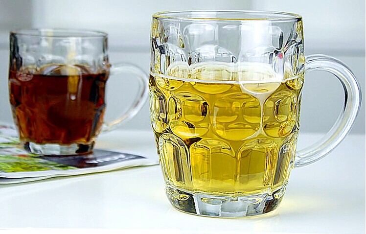 wholesale cheap 550ml clear embossed glass beer mugs with handle