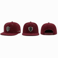 Casquette Snapback en Daim avec Badge Métallique, Style Urbain Haut de Gamme, Vente en Gros pour Boutiques de Luxe