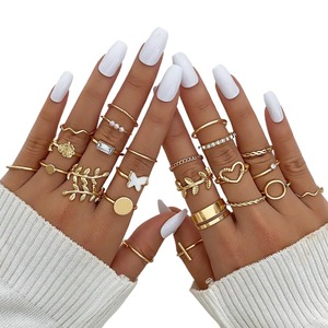 2025 New DS <span class=keywords><strong>Gold</strong></span> Mode Damen Schmuck Set Schmetterling Perle Creolen Ohr stecker Set Herz Ring Set Party Zubehör ohne Box - Product Image 6